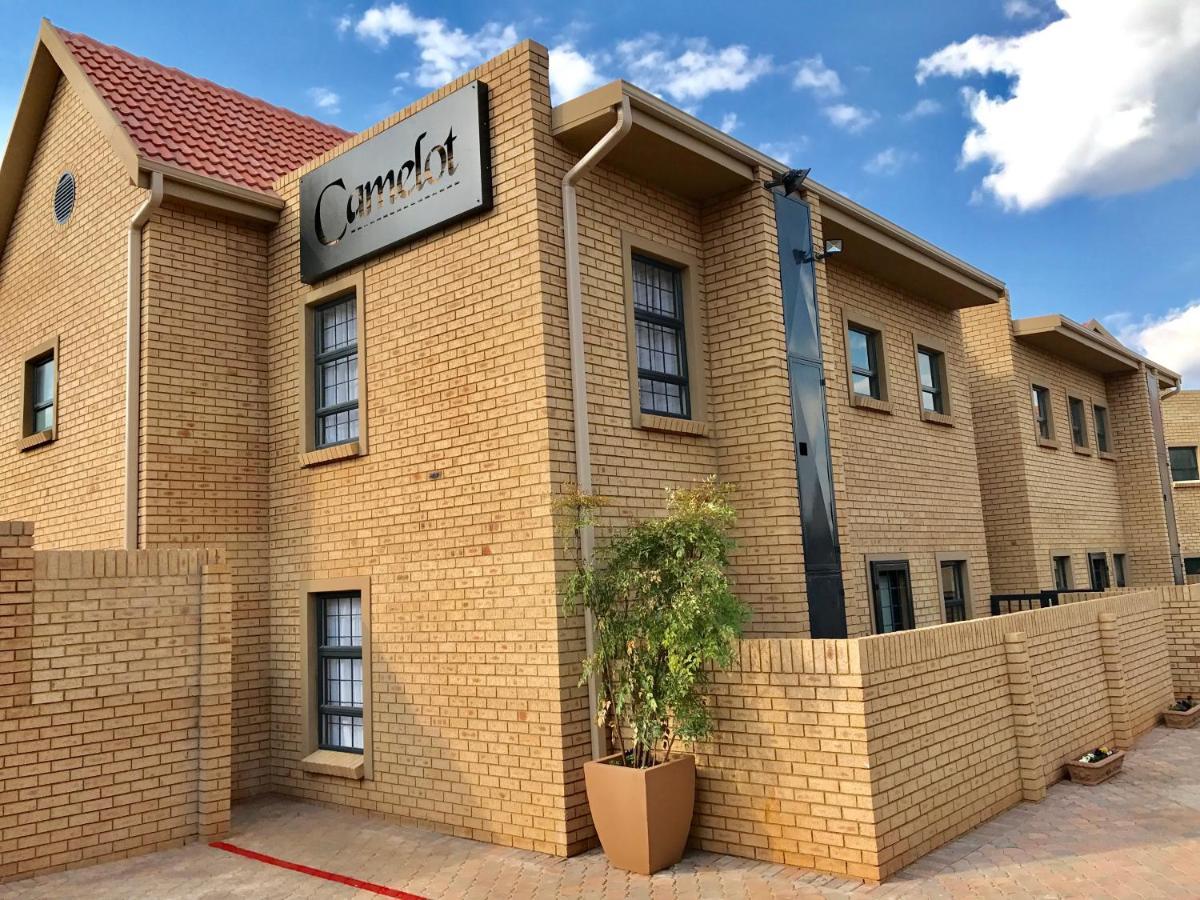 Camelot Guest House & Apartments Potchefstroom Zewnętrze zdjęcie